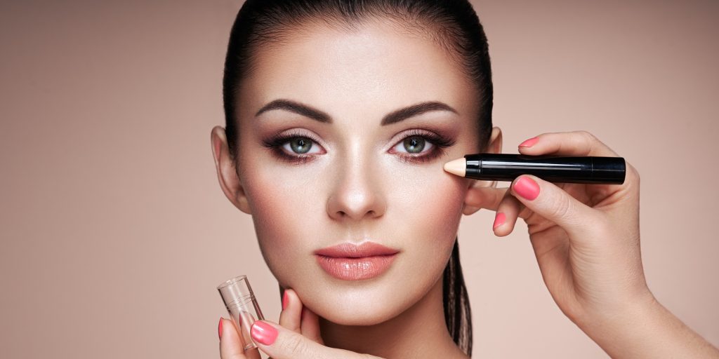Makeup artist applies skintone - FR Hair & Beauty| Pennant Hills Makeup artist applies skintone